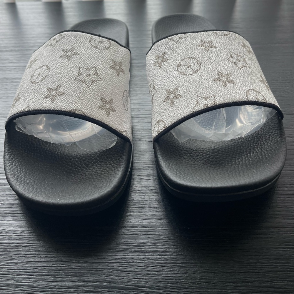 Classic White and Gray size 45 EU Monogram Slide Sandals - Picture 2 of 9